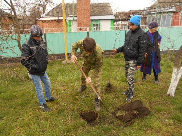 В Тбилисском районе волонтеры продолжают помогать ветеранам и пенсионерам