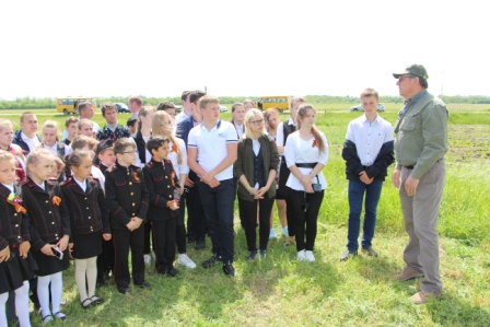 Школьникам показали реконструкцию сражений Великой Отечественной войны