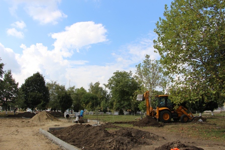 Заместитель министра ТЭК и ЖКХ Краснодарского края проверил ход реконструкции парка в Тбилисской