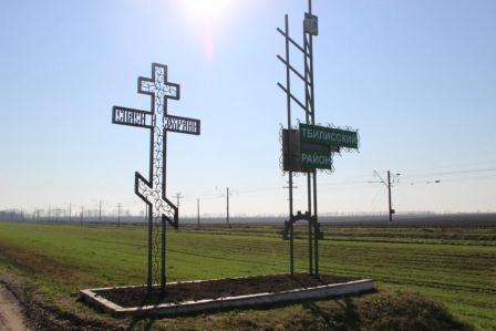 В Тбилисском районе украли цветы с клумбы