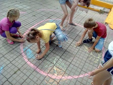 Юных ловлинцев порадовали игровой программой 