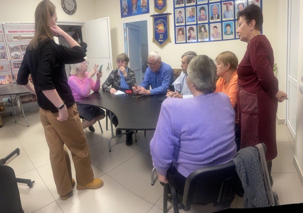 Четвертая группа пенсионеров завершила обучение мобильной грамотности Четвертая группа пенсионеров завершила обучение мобильной грамотности