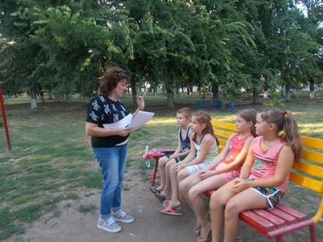 Детская библиотека выходит на детские площадки