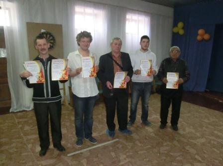 В Тбилисской состоялись соревнования по шашкам и дартсу