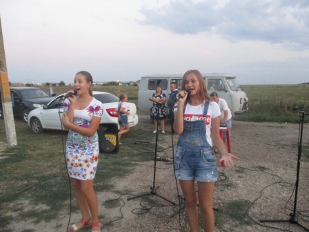 В Нововладимировской на улице Новой прошел концерт