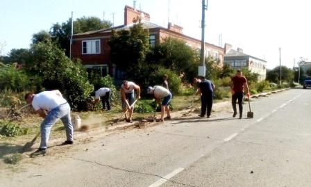 В хуторе Северин прошел субботник